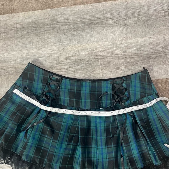DOLLS KILL WIDOW GREEN & BLACK PLAID PLEATED MINI SKIRT – SIZE 1X (NWT) - Picture 7 of 11